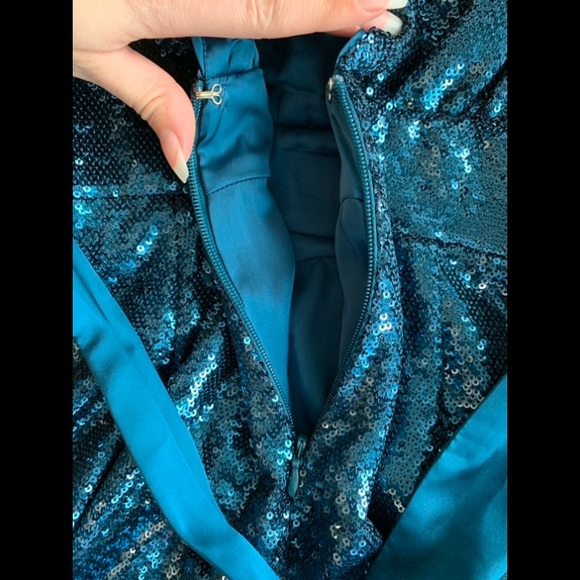 NWT✨ MARCIANO Alexi Sequin Wrap Dress - Picture 4 of 13